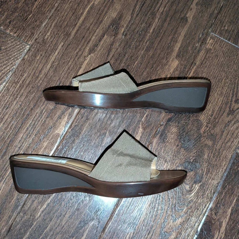 NWT Stuart Weitzman Brown and Tan Slide Sandalss - Picture 3 of 8